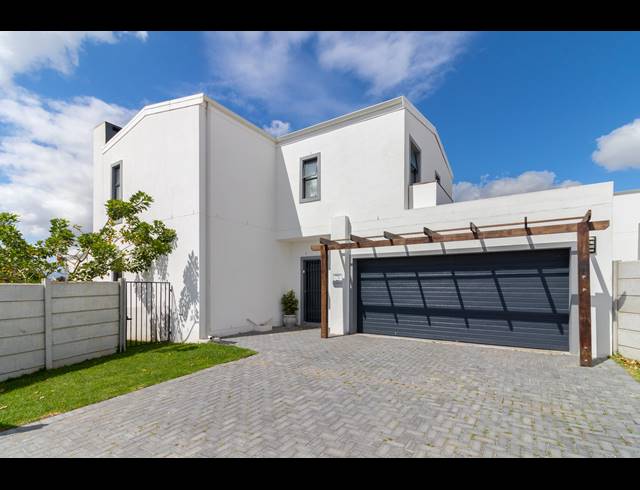 3 BEDROOM DUPLEX TO LET IN PINEHURST